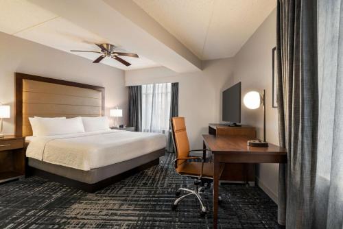 Large King Room with Sofa Bed – Non-Smoking room in Homewood Suites by Hilton Washington D.C. Downtown