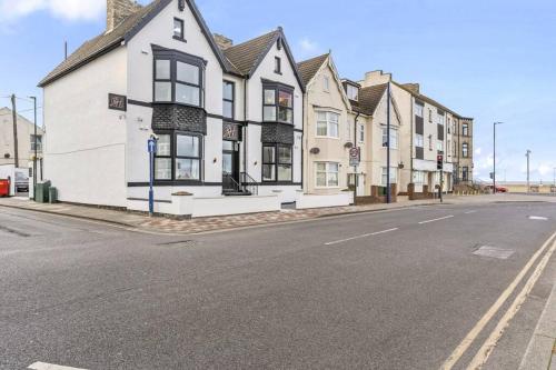 Seaside Pano Apartment #8 at Bowles Aparthotel by Yoko Property