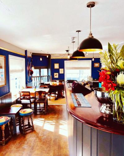 Bar/lounge, The Swan Inn in Chichester