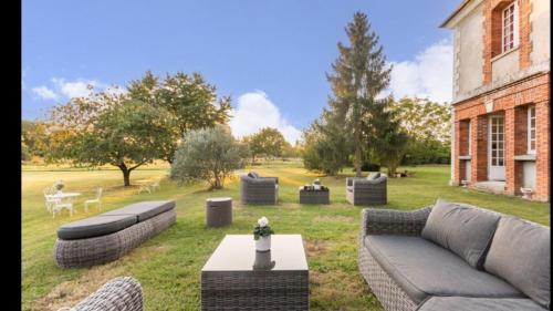 Le Château de Feuguerolles de Hellenvilliers (Le Chateau de Feuguerolles de Hellenvilliers) in Emalleville