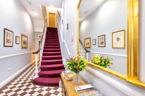 ทัศนียภาพ, เดอะ โคโรเนชัน โฮเทล (The Coronation Hotel) in เอิร์ลส์คอร์ต