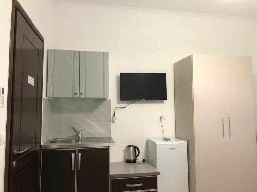 Double Room with Balcony image 4