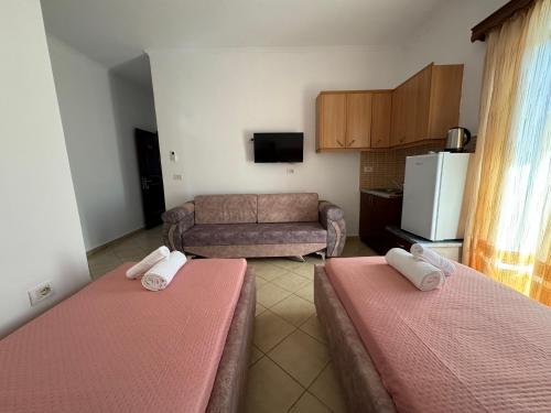 Basic Triple Room image 4