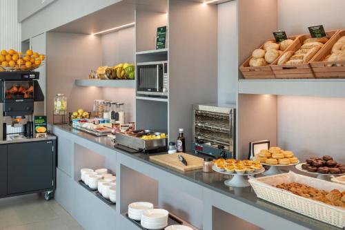 Food and beverages, B&B HOTEL Guimaraes in Guimaraes