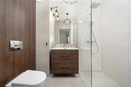 Wyjątkowy Apartament z Parkingiem dla 6 osób by Noclegi Renters - image 3