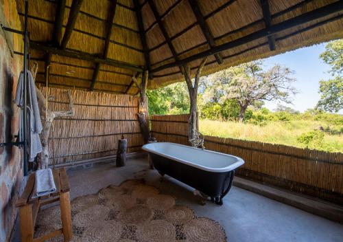 Badkamer, Hideaways Bumbusi Wilderness Camp, Hwange in Hwange