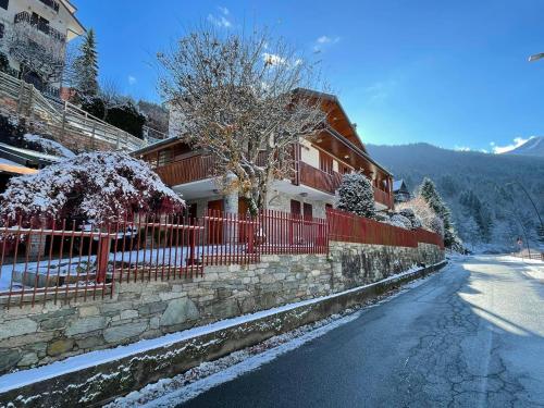 Villa La Roccia Scopello Valsesia – khách sạn tại Đô thị Piode