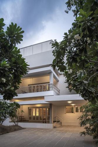 Fouzdar House by LuxUnlock Private Villas - Bhuvaladi