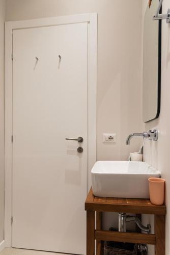Youhosty - Ticinese Suite 3, Milan (photo 5)