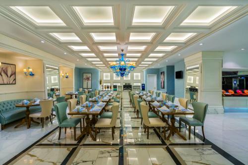 Kaya Ramada Plaza