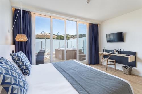 เฟร์กุส สไตล์ โซเยร์ บีช (FERGUS Style Soller Beach) in ปอร์ต เด ซอเยอร์