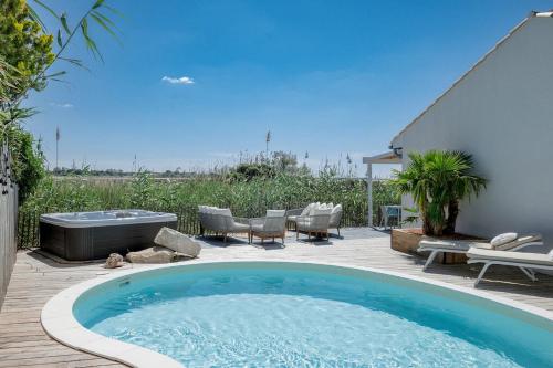 La Perle Rose Villa Standing 5 étoiles avec piscine jacuzzi et superbe vue – khách sạn tại Aigues Mortes