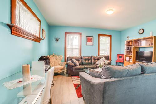 South Chicago Heights Apartment 32 Mi to City! in Matteson, USA