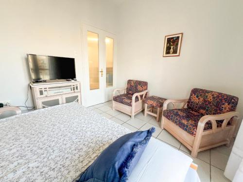 Central Apartment by the beach