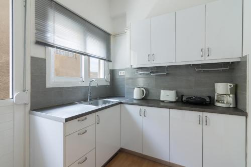 Spacious Apt Next to Marina Flisvo, Ateny (zdjęcie 7)