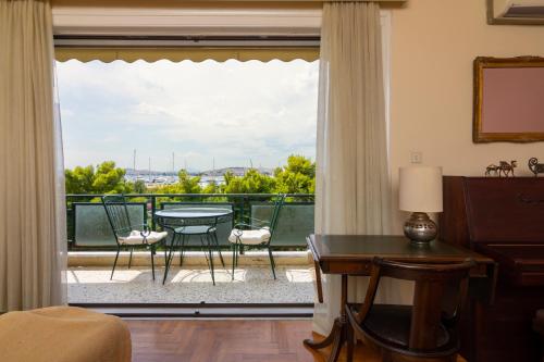 Spacious Apt Next to Marina Flisvo, Ateny
