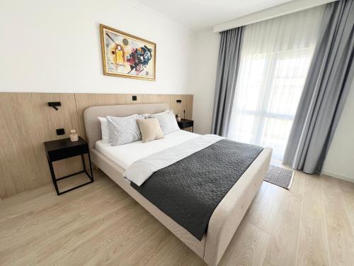 One-Bedroom Apartment image 3