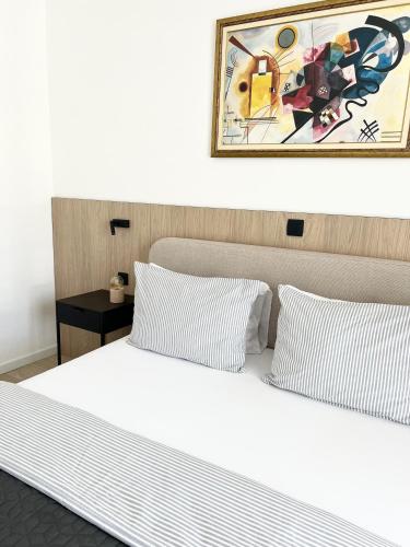 One-Bedroom Apartment image 8
