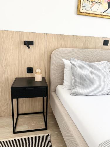 One-Bedroom Apartment image 9