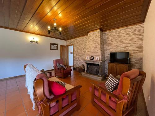 ห้องส่วนกลางสำหรับนั่งเล่น/ดูทีวี, Casa d'Avó Lina - Gerês (Casa d'Avo Lina - Geres) in โกวิเด