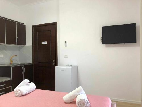 Double Room with Balcony image 5