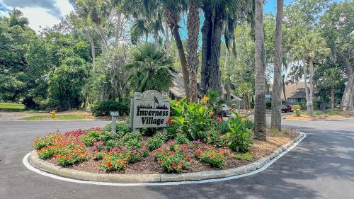 946 Inverness Village - main image