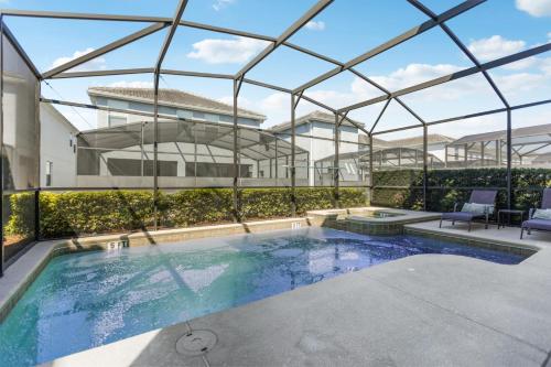 Dream Getaway Modern 6-Bedroom Vacation Home in Kissimmee, USA