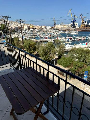 NEAR PIRAIKI APARTMENT near Syros nasjonale lufthavn