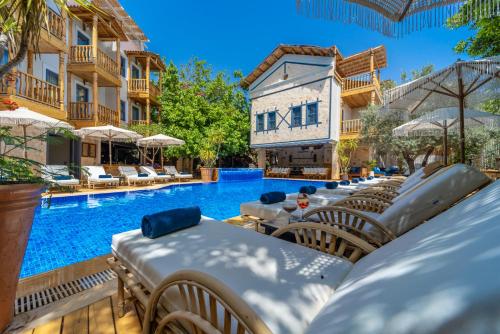 Deluxe Double Room with Balcony Mountain view