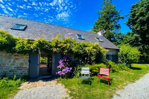 -PETREL- Maison de campagne avec grand jardin gîte à louer Beuzec-Conq