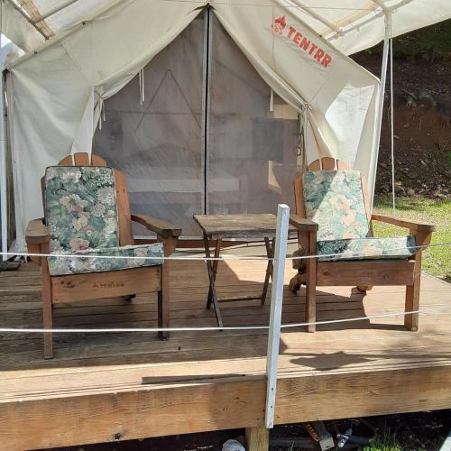 Riverfront Ritz campsite in Лейк Лузерн