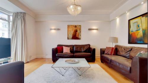 Hyde Park - Lancaster Residence - image 3