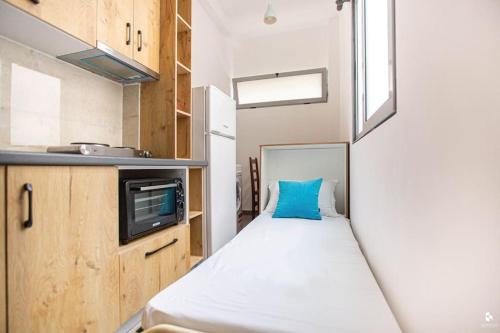 One-Bedroom Apartment image 9