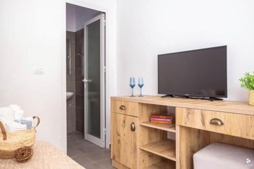 One-Bedroom Apartment image 2