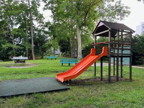 Playground, Chambre independante dans residence calme, proche Paris in Bougival
