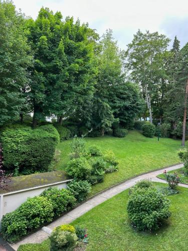 Surrounding environment, Chambre independante dans residence calme, proche Paris in Bougival