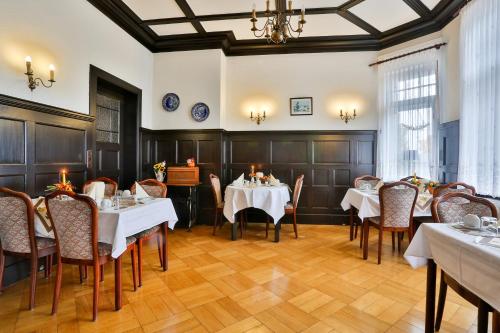 餐廳, 卡蒙茲別墅潘森酒店 (Hotel & Pension Villa Camenz) in 古斯特羅
