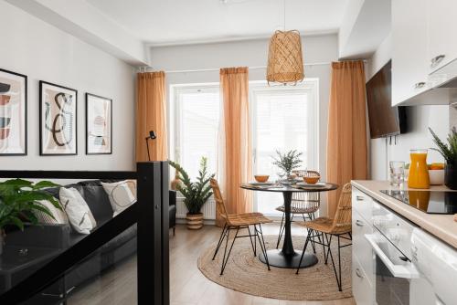 Borg Itäpuisto | Downtown Urban Loft 3-Room, Balcony, 2 TVs, Free Parking, Пори