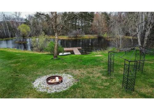 Wildlife Cottage and Private Pond! in Princeton, USA