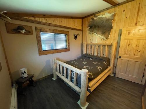 Wildlife Cottage and Private Pond! in Princeton, USA