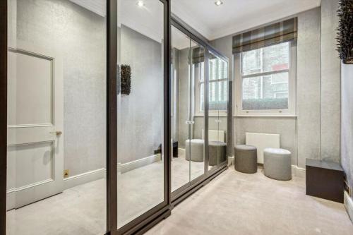 Knightsbridge Flat 3 Bed - image 8
