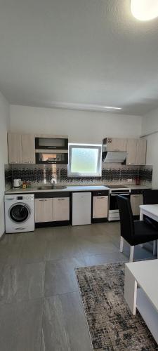 One-Bedroom Apartment image 5