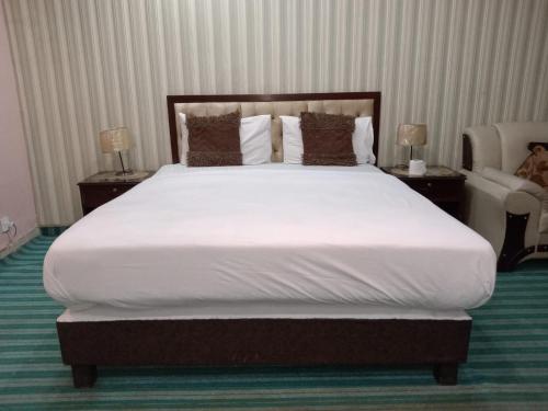 Comfort Inn Hotel - image 3