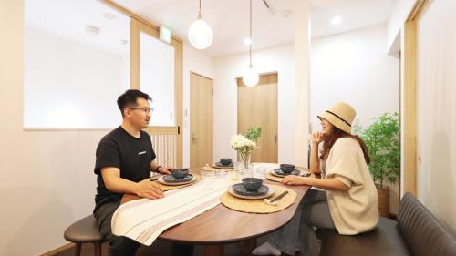 Save Up to Half 7BR 5-Min Walk to Stn