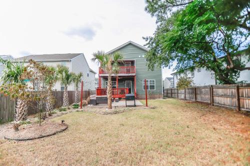 Sojourn Palm Tree Family Oasis 4 BR in North Camellia Acres, USA