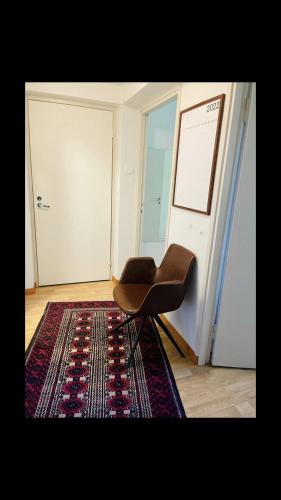 Private room with balcony in shared Design apartment 8 minutes away from center and exactly In front of the metro station, Helsinki (photo 10)