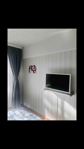 Private room with balcony in shared Design apartment 8 minutes away from center and exactly In front of the metro station, Helsinki (photo 5)