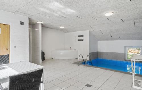 Swimming pool, Lovely Home In Ringkøbing With Sauna in Kryle