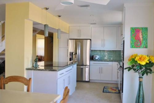 137 LeSerra Lane in Islamorada, USA