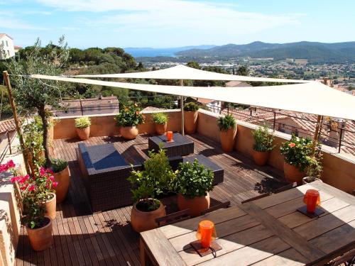 Village House with a 50 sqm Terrace - Roof Top - Sea View - Fully Air-Conditioned - Belvedere du Moulin - New - Location, gîte - Bormes-les-Mimosas